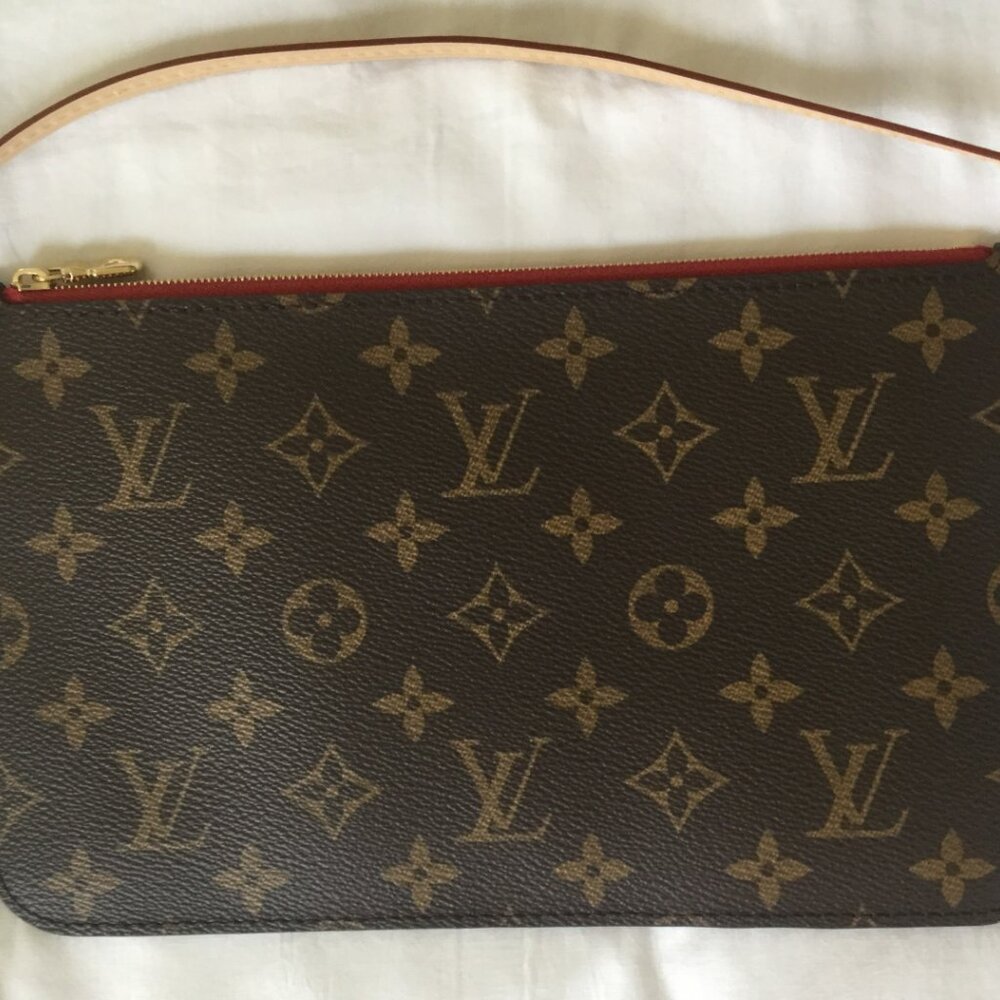 LOUIS VUITTON 2025 Neverfull MM Monogram Pochette Wristlet - 8/17/25 - Picture 5 of 14